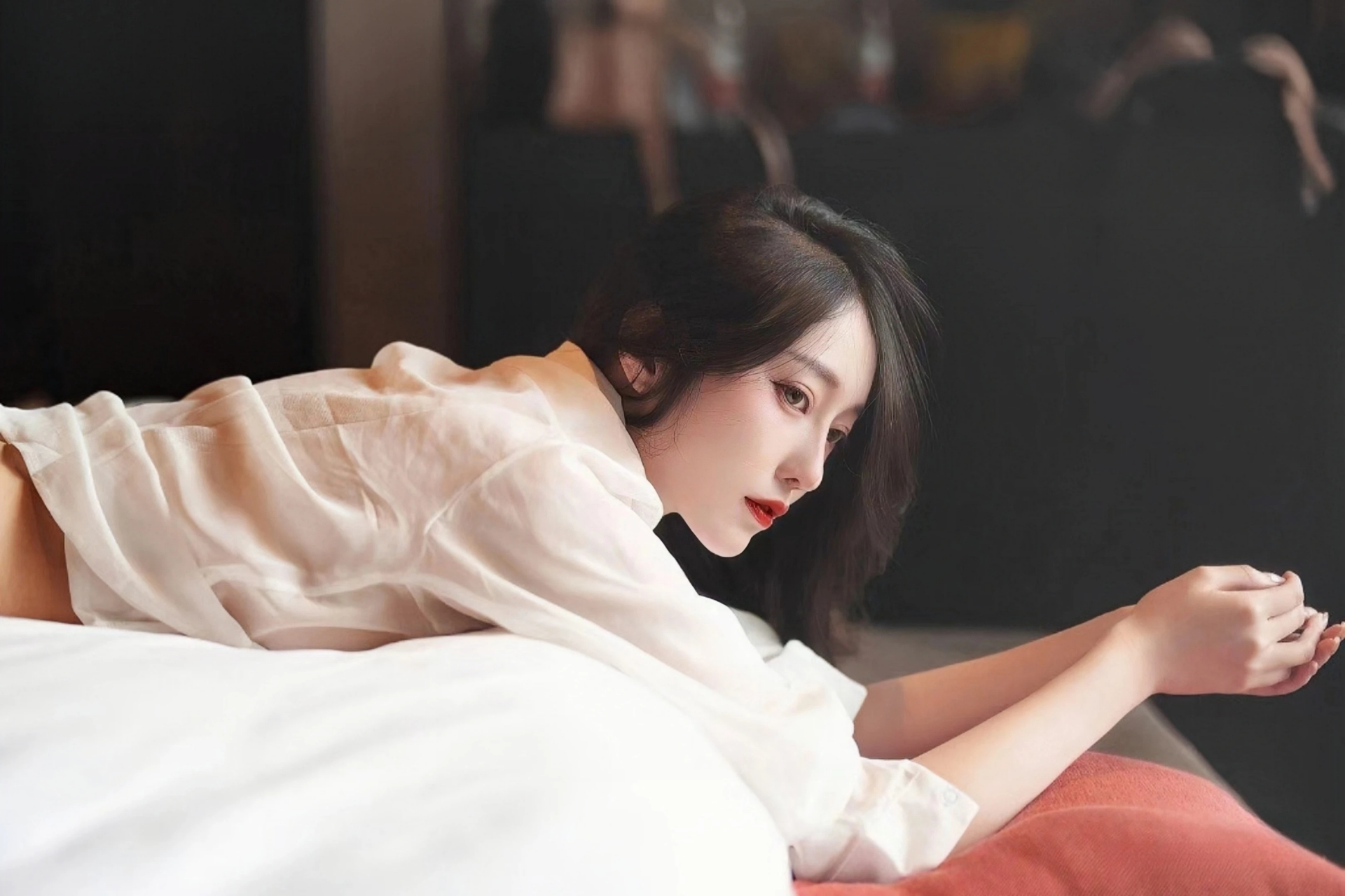 陕西多地迎高温 动物空调房里享受“清凉套餐”